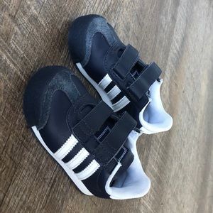 Adidas sneakers kids size 9 Toddler